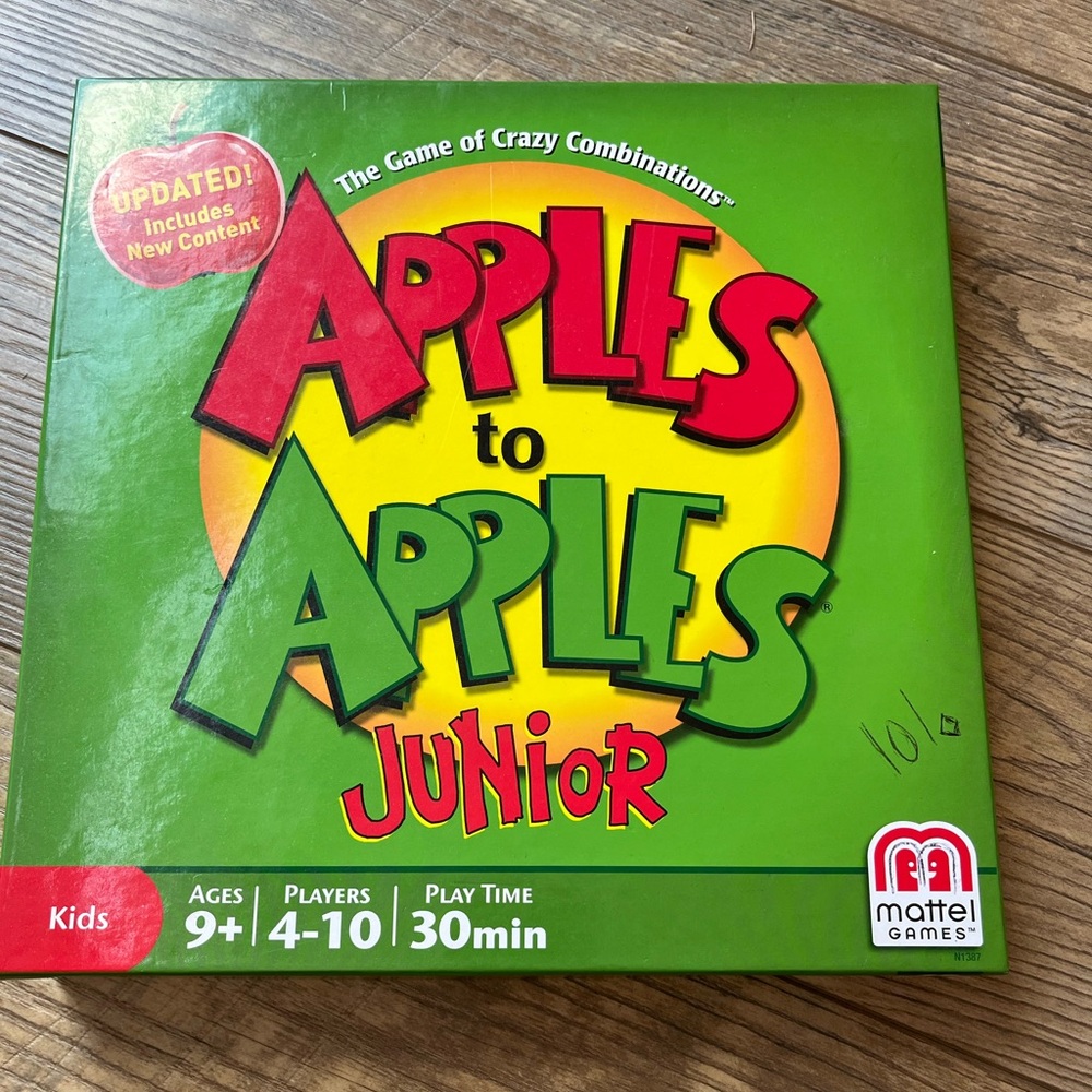 Apples to Apples Junior - Green and Red
